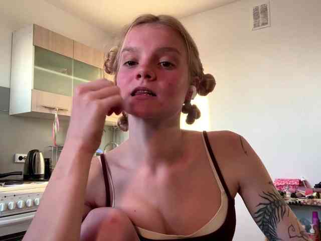 TiffannyBanyas webcam