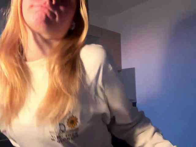 TiffannyBanyas webcam