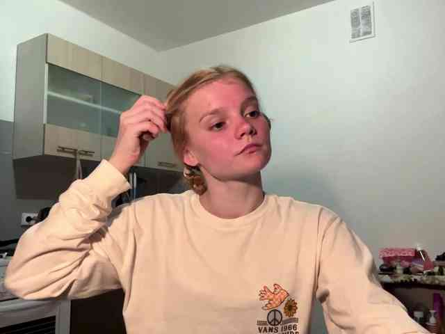 TiffannyBanyas webcam