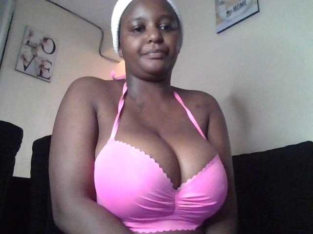 Sauceyga live cam on BongaCams