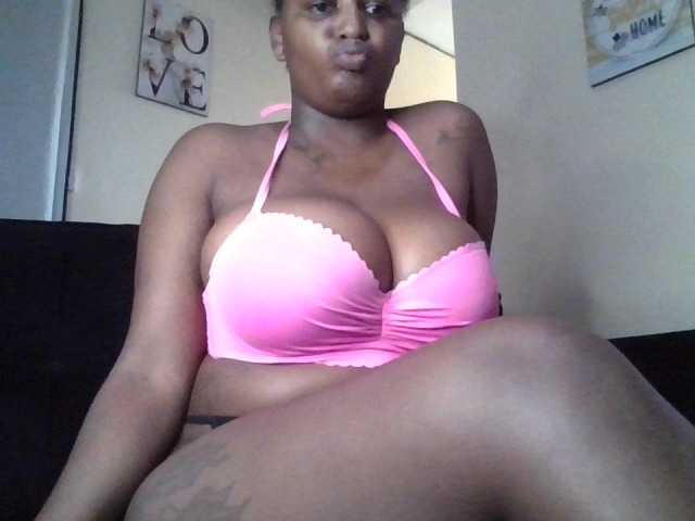 Sauceyga live cam on BongaCams