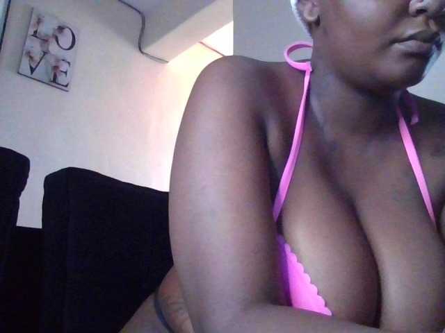 Sauceyga live cam on BongaCams