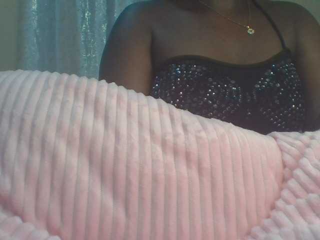 Shantell live cam on BongaCams