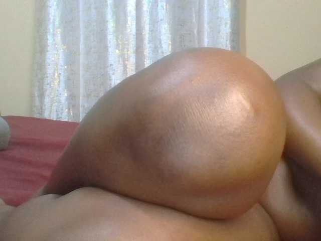 Shantell live cam on BongaCams