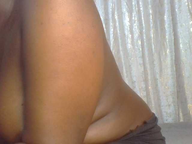 Shantell live cam on BongaCams