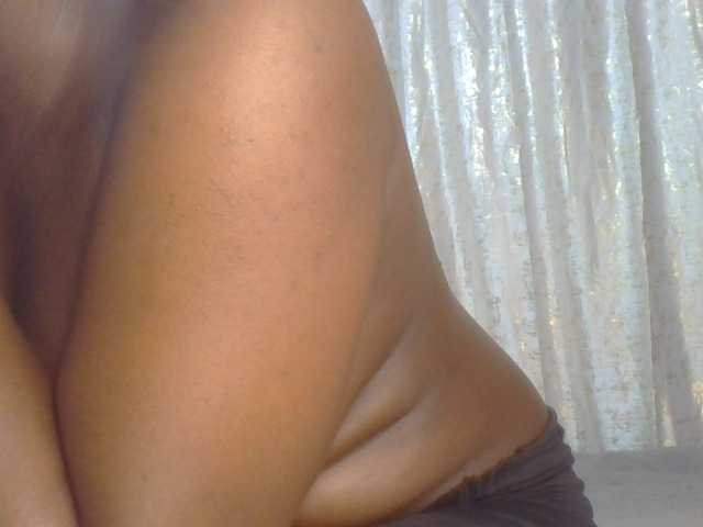 Shantell live cam on BongaCams