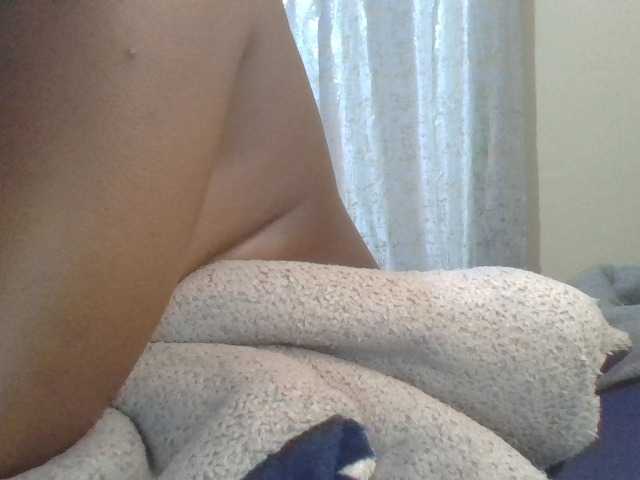 Shantell live cam on BongaCams