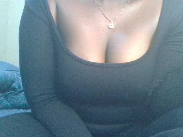 Shantell live cam preview