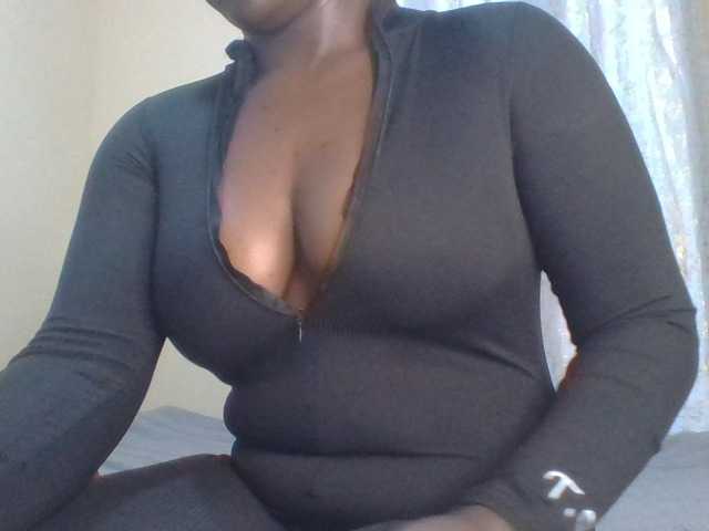 Shantell live cam on BongaCams