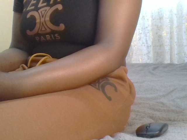 Shantell live cam on BongaCams