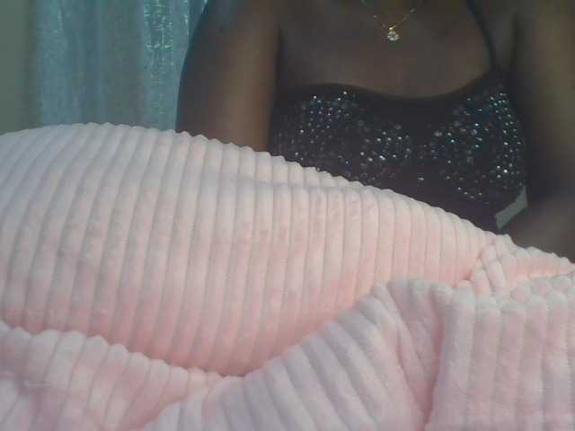 Shantell live cam on BongaCams