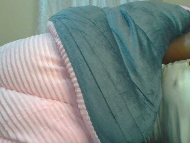 Shantell live cam on BongaCams