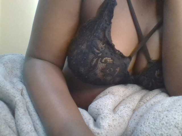 Shantell live cam on BongaCams