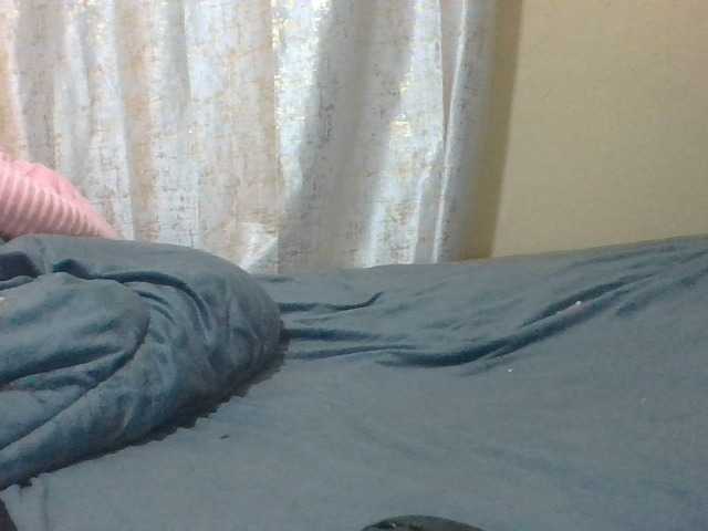 le modèle Shantell est en webcam porno dans un show sur le site bongacams, il possède les tags suivants: Ebony,Brunette,Trimmed