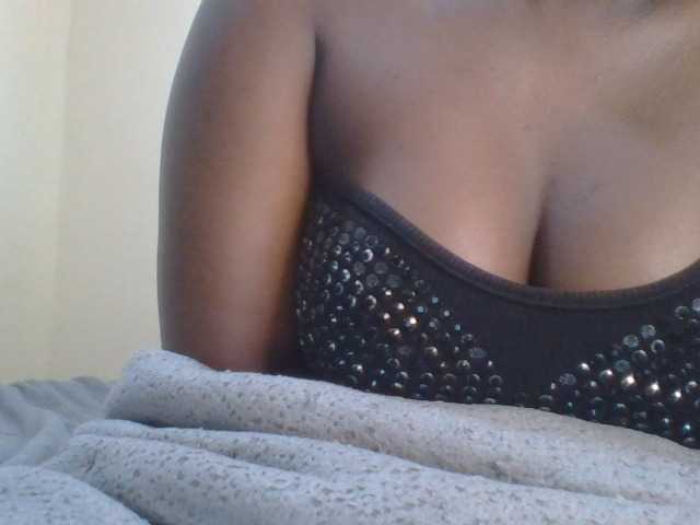 Shantell live cam on BongaCams