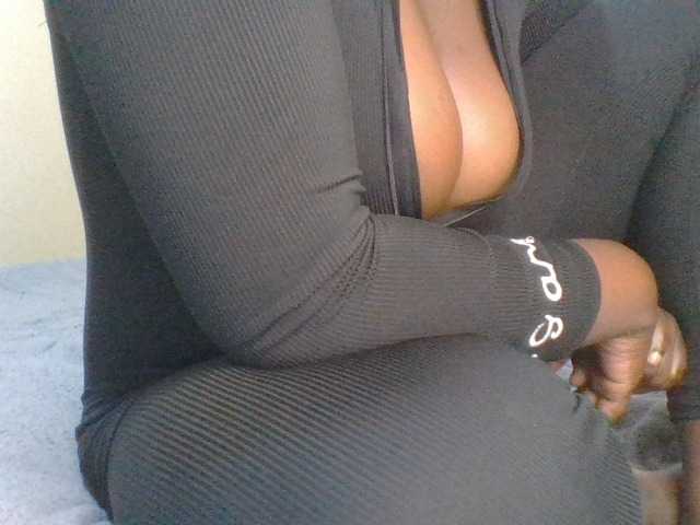 Shantell live cam on BongaCams