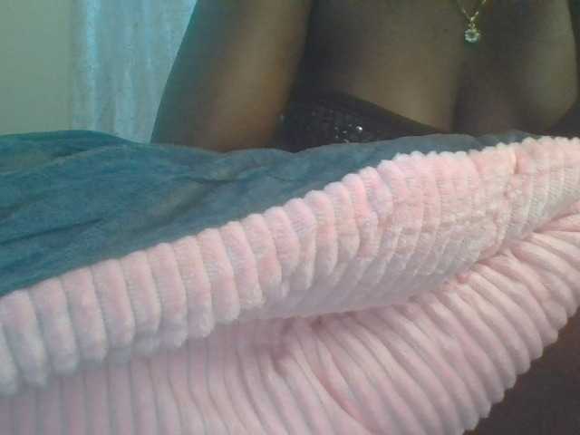 Shantell live cam on BongaCams
