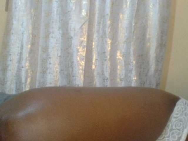 le modèle Shantell est en webcam porno dans un show sur le site bongacams, il possède les tags suivants: Ebony,Brunette,Trimmed