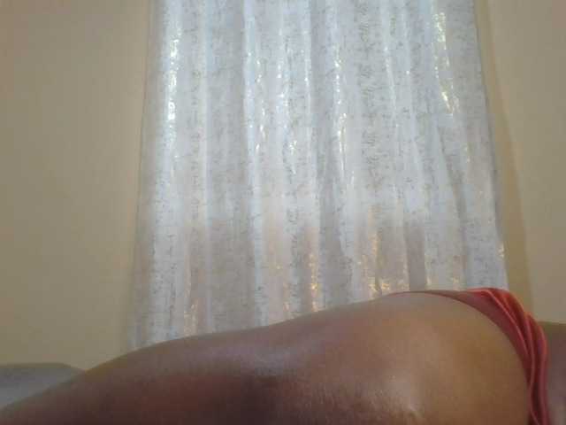le modèle Shantell est en webcam porno dans un show sur le site bongacams, il possède les tags suivants: Ebony,Brunette,Trimmed