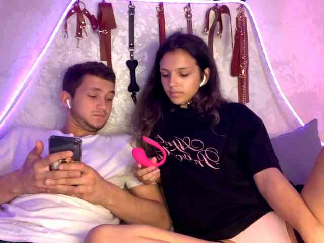 MoonBabyCouple Sex Cam Show