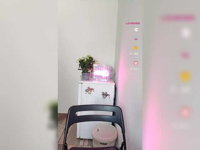 le modèle CrazyPrincess est en webcam porno dans un show sur le site bongacams, il possède les tags suivants: White/Caucasian,Brunette,Shaved