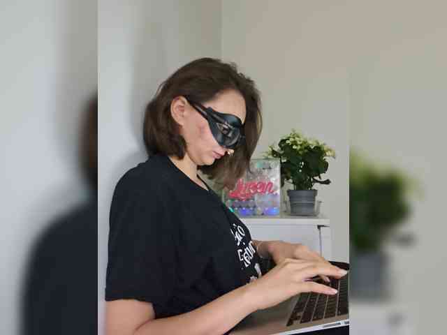 CrazyPrincess webcam