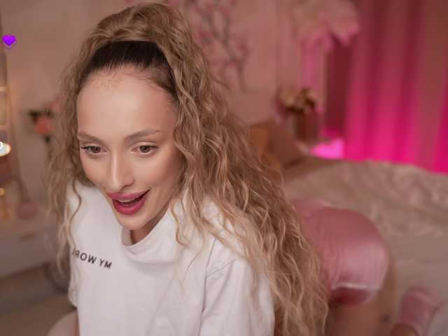_MILAXA_ — live female cam