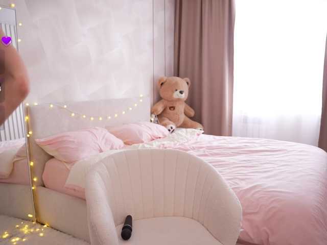 Tvoya-malyshka live cam on BongaCams