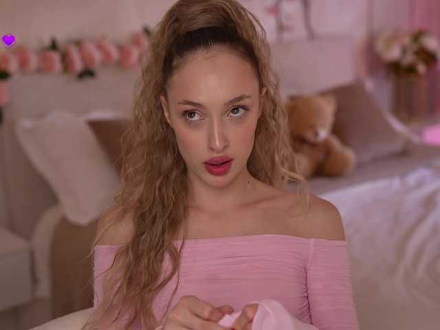 Tvoya-malyshka live cam on BongaCams