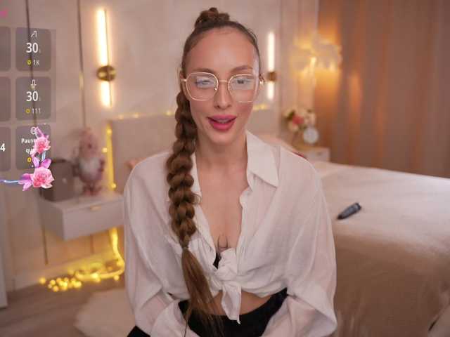 Tvoya-malyshka live cam on BongaCams