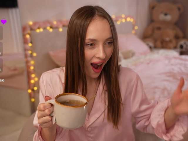 Tvoya-malyshka live cam on BongaCams