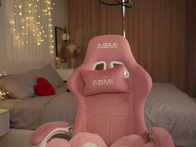 MilaLuxury's BongaCams show and profile