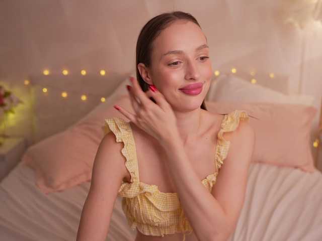 Tvoya-malyshka live cam on BongaCams