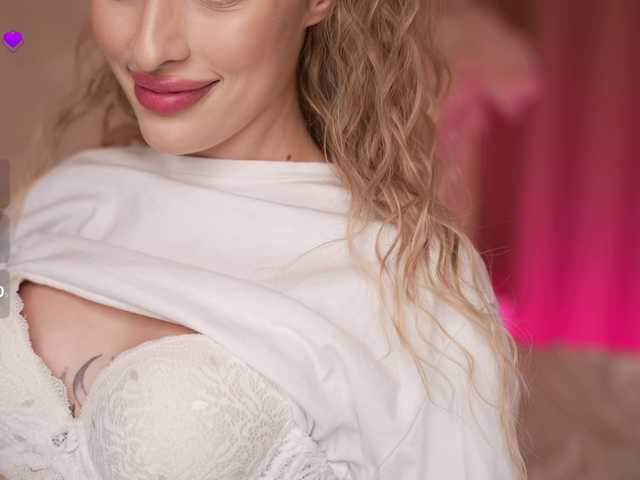 _MILAXA_ — live female cam