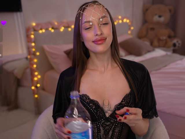 Tvoya-malyshka live cam on BongaCams