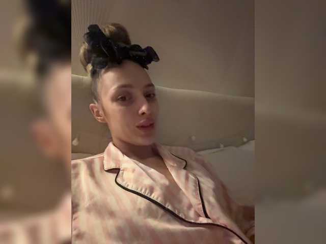Tvoya-malyshka live cam on BongaCams