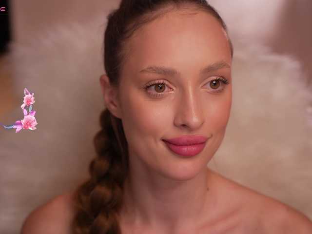 Tvoya-malyshka live cam on BongaCams
