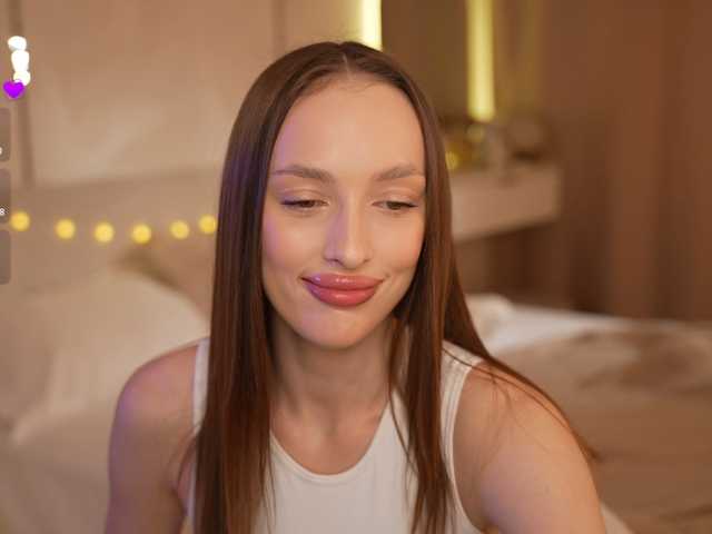 Milana_me live cam preview