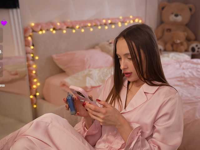 Tvoya-malyshka live cam on BongaCams