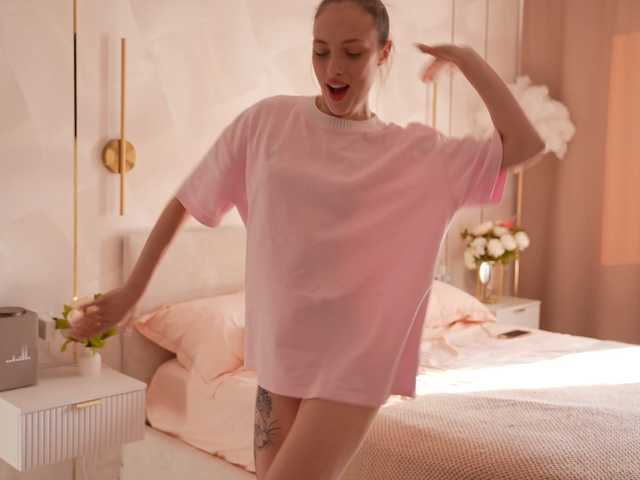 Tvoya-malyshka live cam on BongaCams