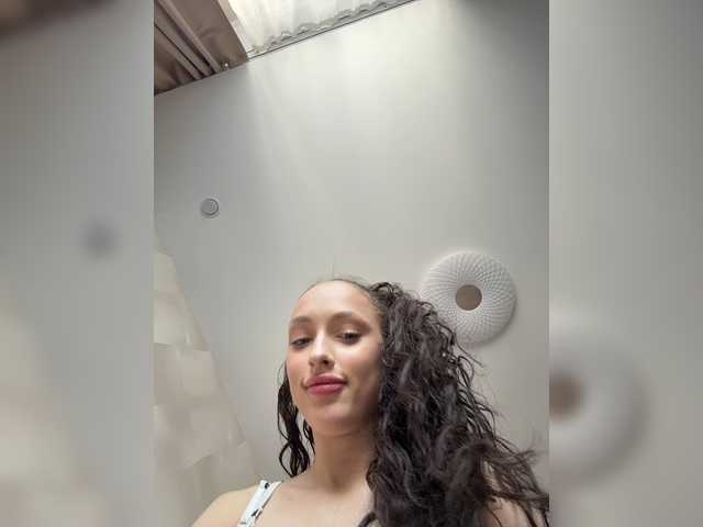 Tvoya-malyshka live cam on BongaCams