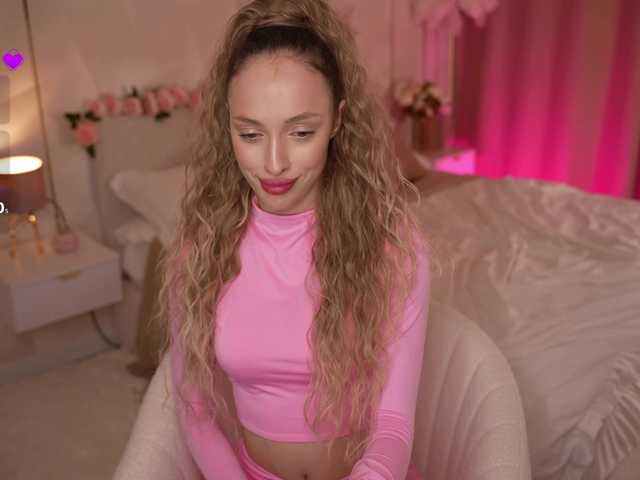 _MILAXA_ — live female cam