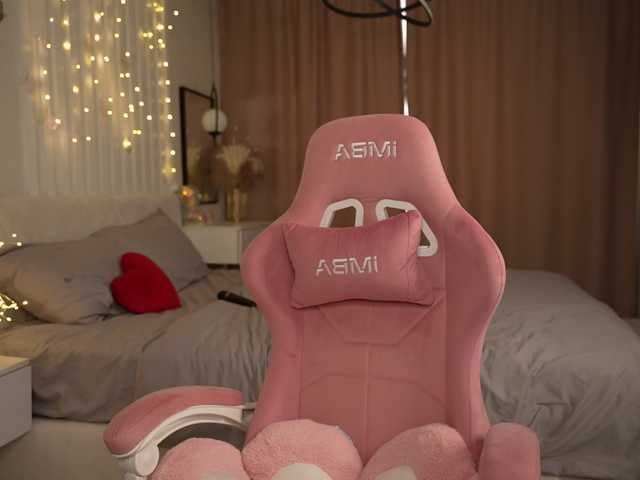 MilaLuxury's BongaCams show and profile