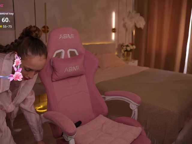 Tvoya-malyshka live cam on BongaCams