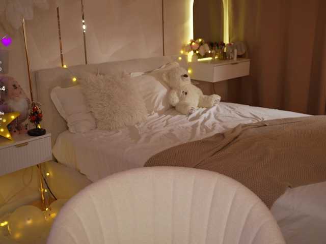 Tvoya-malyshka live cam on BongaCams
