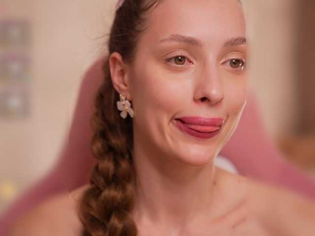 Tvoya-malyshka live cam on BongaCams