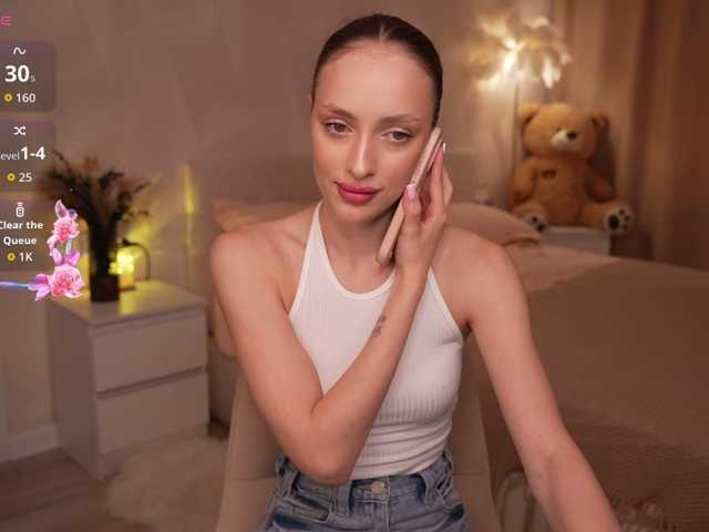 Tvoya-malyshka live cam on BongaCams