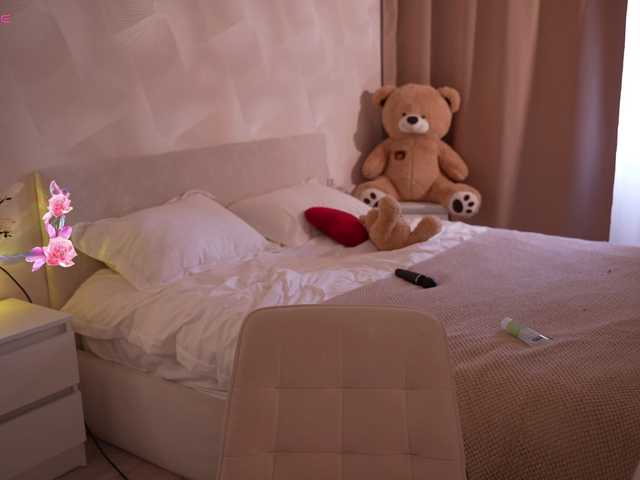 Tvoya-malyshka live cam on BongaCams