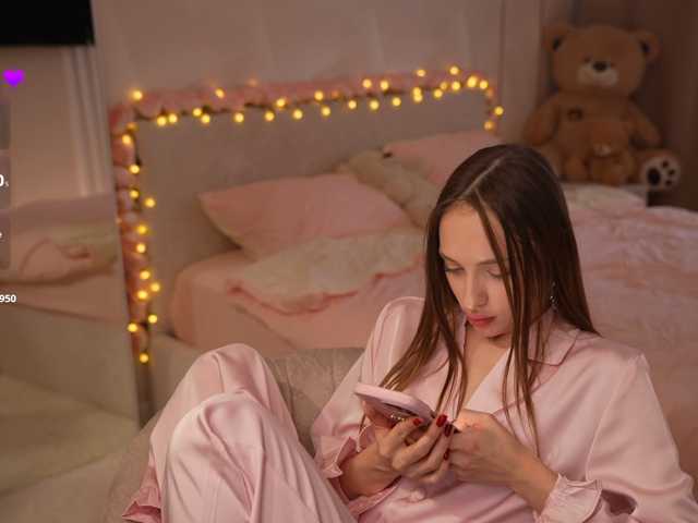 Tvoya-malyshka live cam on BongaCams