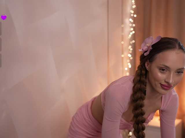 Milana_me live cam preview